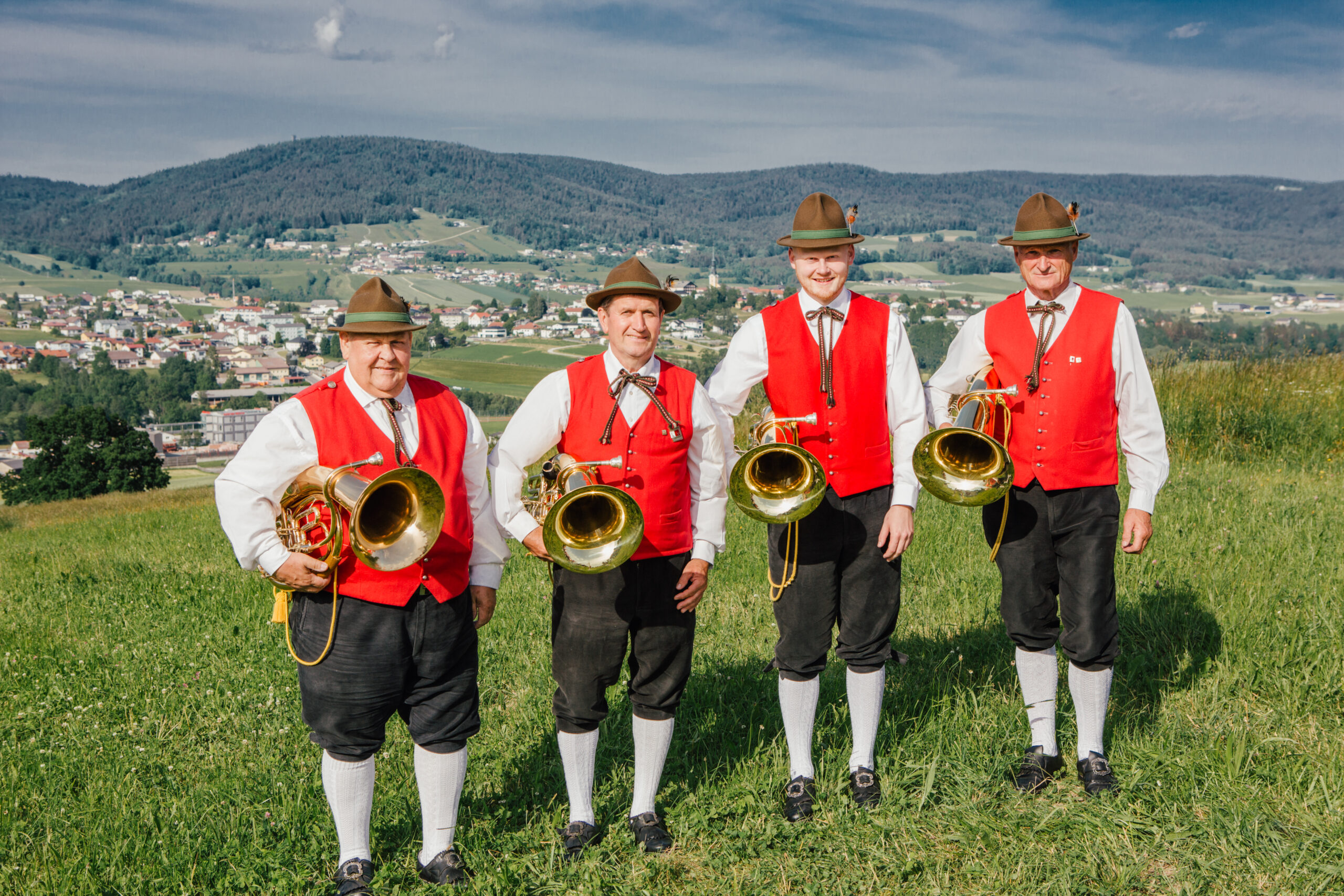 Zweimal klein und zweimal groß, mit unsan Tenor homa des große Los. Olle einen Onsotz des is olladahond, gern zoangmas her, drum stönmas ban maschiern am Rond